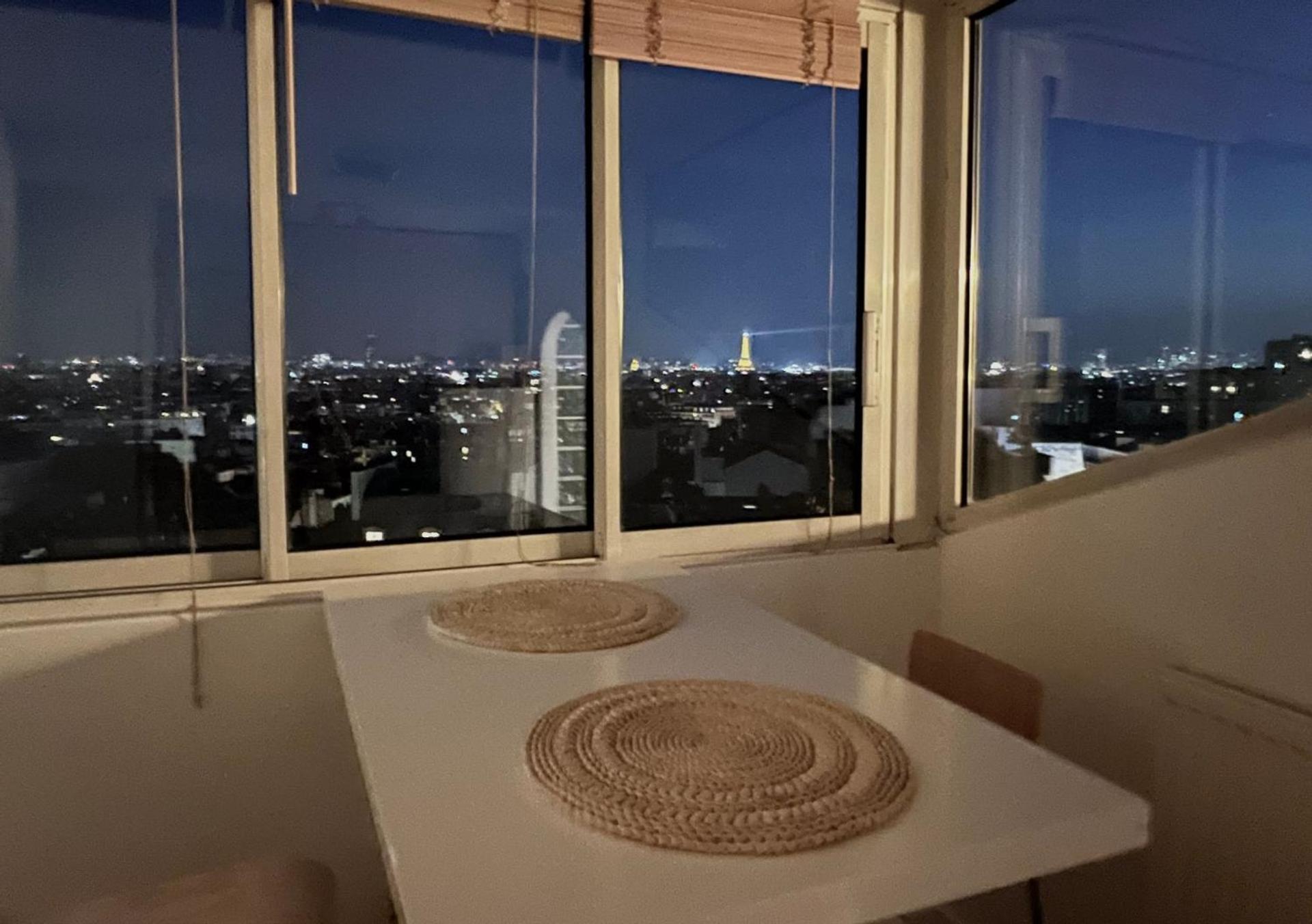 Terrasse Avec Vue Magique Sur Parijs